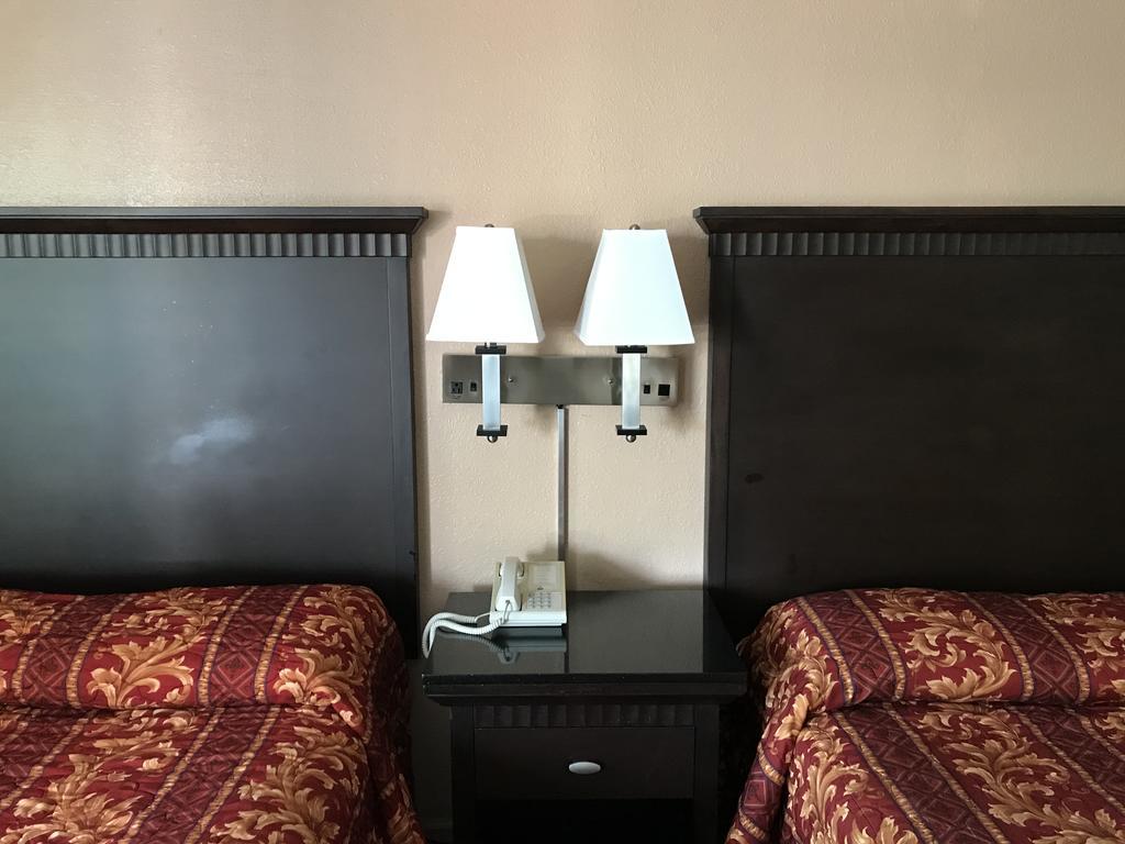 Townhouse Motel Weed Luaran gambar